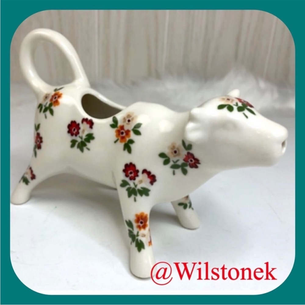 Rare- The Pioneer Woman Posey Cow Creamer